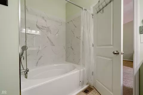 Bath - 2291 Solidago Dr, Plainfield, IN 46168 photo 4 of 5
