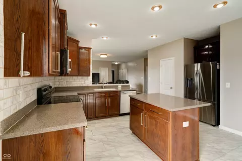 Kitchen - 2291 Solidago Dr, Plainfield, IN 46168 photo 5 of 6
