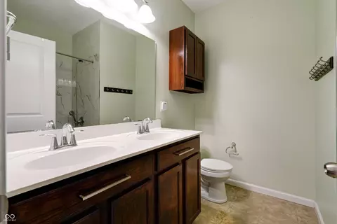 Bath - 2291 Solidago Dr, Plainfield, IN 46168 photo 2 of 5