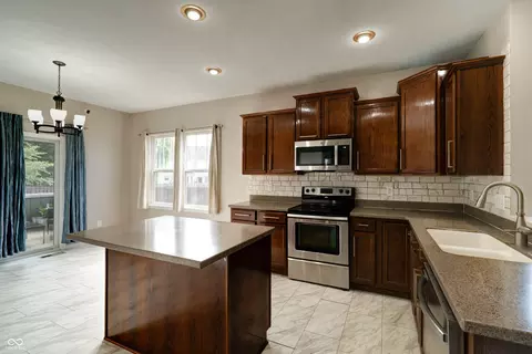 Kitchen - 2291 Solidago Dr, Plainfield, IN 46168 photo 2 of 6