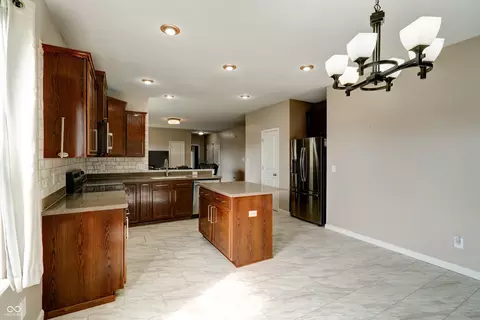 Kitchen - 2291 Solidago Dr, Plainfield, IN 46168 photo 4 of 6