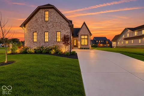 3588 Marketplace Ct, Zionsville, IN 46077