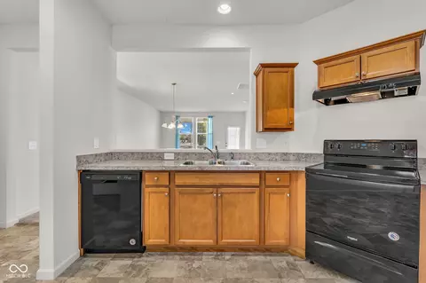 Kitchen - 4727 Lilac Dr, Plainfield, IN 46168 photo 4 of 4