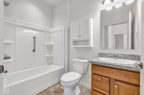 Bath - 4727 Lilac Dr, Plainfield, IN 46168 photo 3 of 3