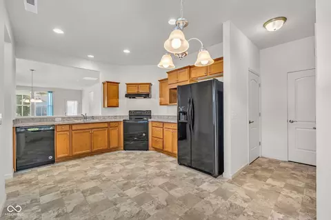 Kitchen - 4727 Lilac Dr, Plainfield, IN 46168 photo 2 of 4
