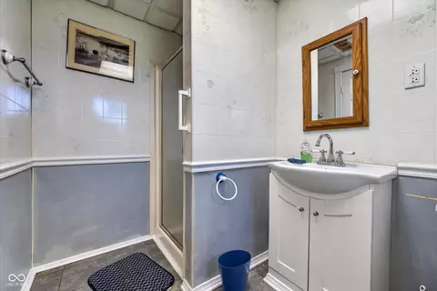 Bath - 3146 Market St, Pendleton, IN 46064 photo 4 of 4