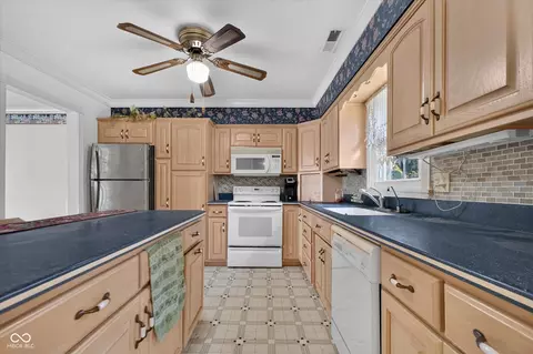 Kitchen - 3146 Market St, Pendleton, IN 46064 photo 3 of 5