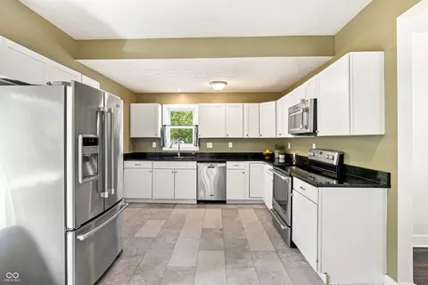 Kitchen - 952 Eastern Ave, Indianapolis, IN 46201 photo 2 of 4