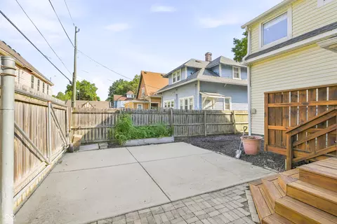 Exterior - 952 Eastern Ave, Indianapolis, IN 46201 photo 6 of 8