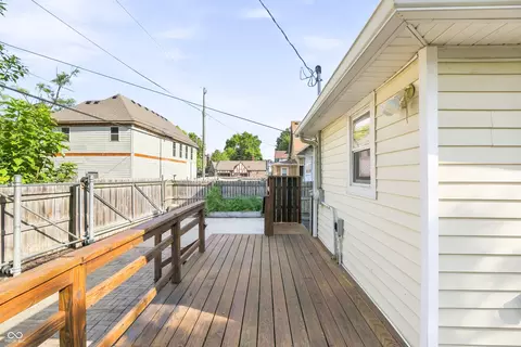 Exterior - 952 Eastern Ave, Indianapolis, IN 46201 photo 5 of 8