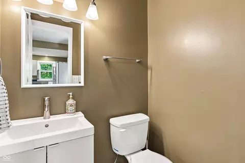 Bath - 952 Eastern Ave, Indianapolis, IN 46201 photo 1 of 2