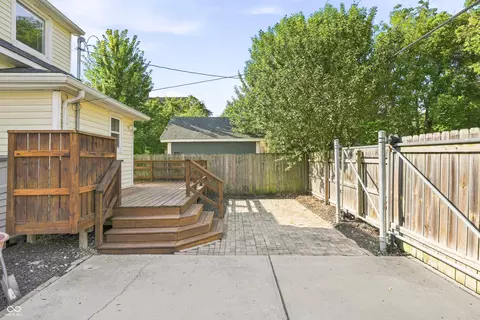 Exterior - 952 Eastern Ave, Indianapolis, IN 46201 photo 7 of 8