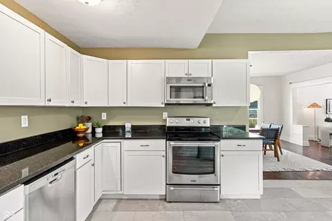Kitchen - 952 Eastern Ave, Indianapolis, IN 46201 photo 3 of 4