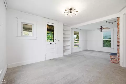 Living - 206 S Broadway St, Pendleton, IN 46064 photo 1 of 8