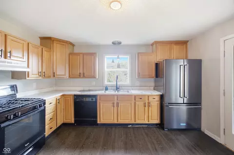 Kitchen - 206 S Broadway St, Pendleton, IN 46064 photo 4 of 7