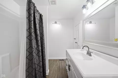 Bath - 206 S Broadway St, Pendleton, IN 46064 photo 1 of 3