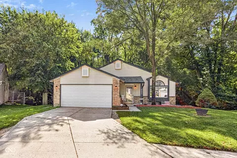 933 Timber Creek Ln, Greenwood, IN 46142