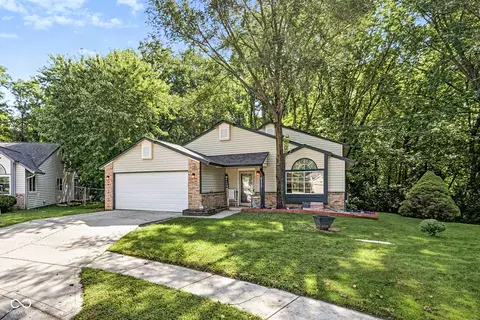 933 Timber Creek Ln, Greenwood, IN 46142
