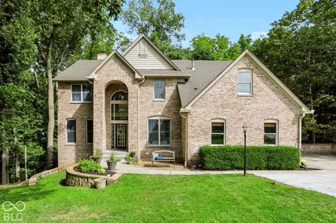 1040 Sullivans Rdg, Zionsville, IN 46077
