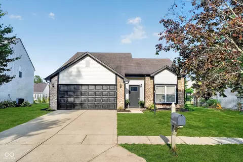 19277 Fox Chase Dr, Noblesville, IN 46062