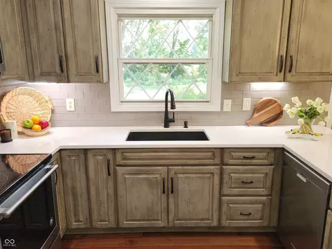 Kitchen - 911 E Greyhound Pass, Carmel, IN 46032 photo 2 of 6