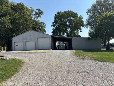 Exterior - 607 E Broad St, Spiceland, IN 47385 photo 11 of 12