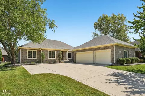 2819 Bloomsbury S, Greenwood, IN 46143