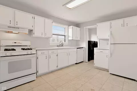 Kitchen - 1617 Section St, Plainfield, IN 46168 photo 2 of 5