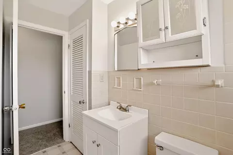 Bath - 1617 Section St, Plainfield, IN 46168 photo 3 of 3