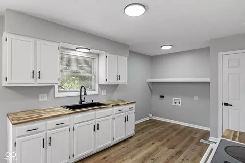 Kitchen - 3125 Epler Ave, Indianapolis, IN 46227 photo 2 of 2