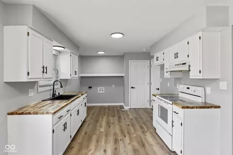 Kitchen - 3125 Epler Ave, Indianapolis, IN 46227 photo 1 of 2