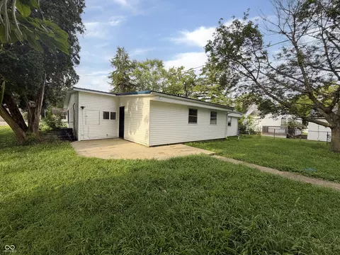 Exterior - 306 E South St, Centerville, IN 47330 photo 3 of 5