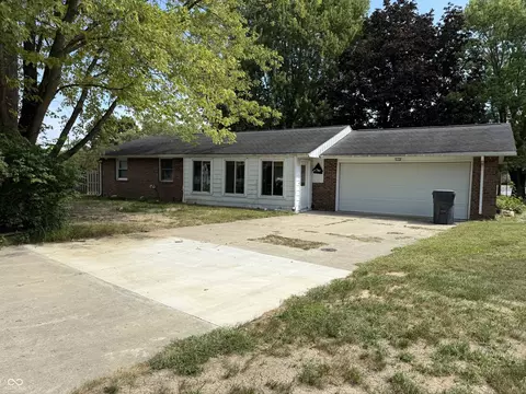 1605 S Longwood Dr, Alexandria, IN 46001
