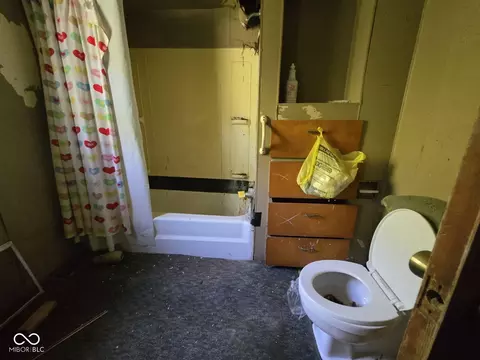 Bath - 7155 E Cass Main St, Sullivan, IN 47882 photo 2 of 2