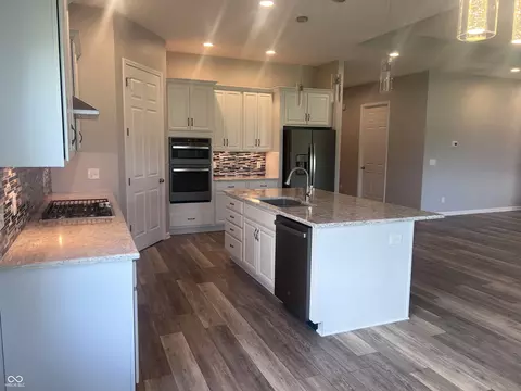 Kitchen - 201 Eagle Dr, Covington, IN 47932 photo 4 of 4