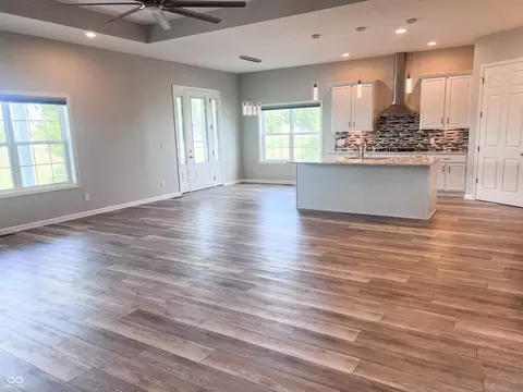 Living - 201 Eagle Dr, Covington, IN 47932 photo 1 of 3