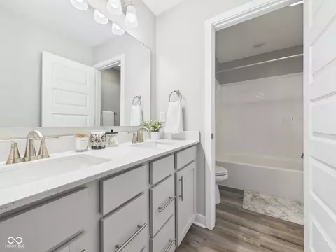Bath - 8862 Springbrook Dr, Pendleton, IN 46064 photo 3 of 6
