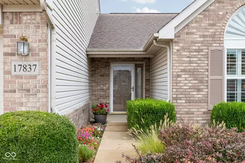17837 Crown Pointe Ct, Noblesville, IN 46062