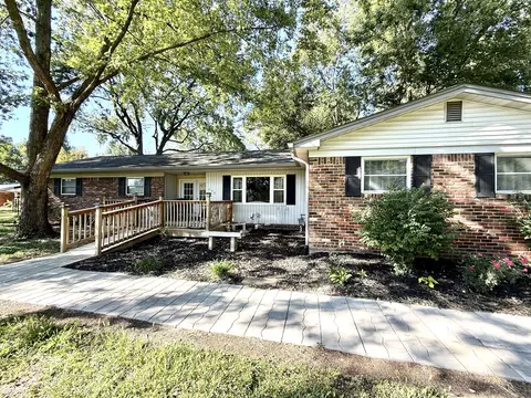 842 W Cutsinger Rd, Greenwood, IN 46143