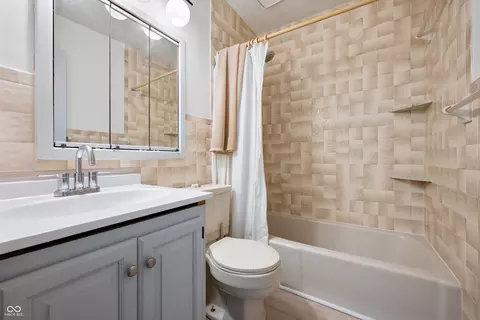 Bath - 930 Eustis Dr, Indianapolis, IN 46229 photo 1 of 1