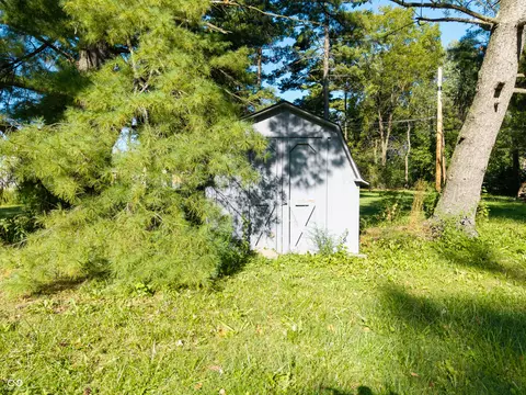 Exterior - 930 Eustis Dr, Indianapolis, IN 46229 photo 5 of 7