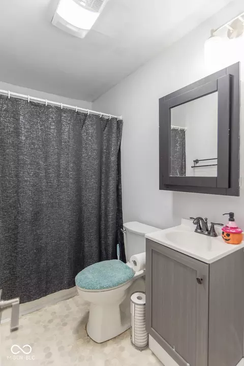 Bath - 7272 E Hadley Rd, Camby, IN 46113 photo 1 of 1