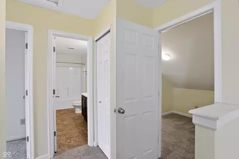 Entry Way - 1617 Maplewood Ln, Pendleton, IN 46064 photo 7 of 9
