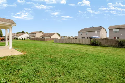 Exterior - 1617 Maplewood Ln, Pendleton, IN 46064 photo 12 of 14