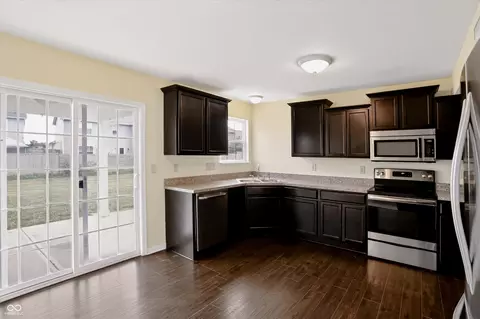 Kitchen - 1617 Maplewood Ln, Pendleton, IN 46064 photo 2 of 6