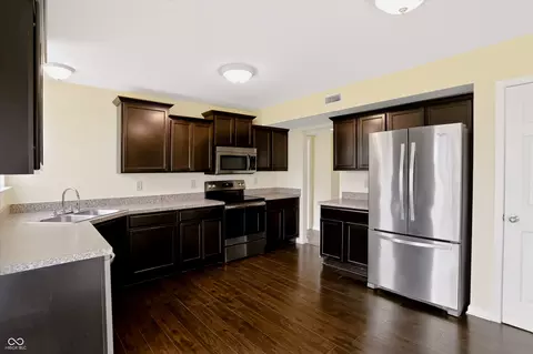 Kitchen - 1617 Maplewood Ln, Pendleton, IN 46064 photo 4 of 6