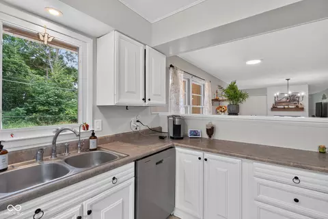 Kitchen - 2112 E Memory Ln, Anderson, IN 46013 photo 4 of 5