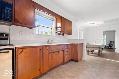 Kitchen - 5336 W Epler Rd, Indianapolis, IN 46221 photo 4 of 4