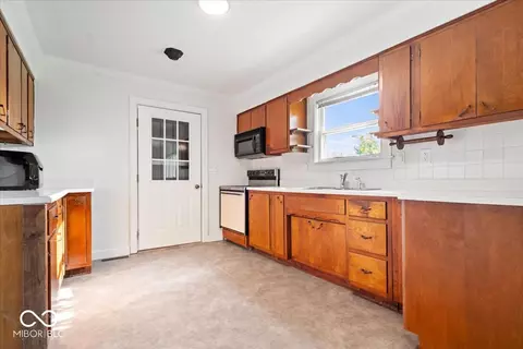 Kitchen - 5336 W Epler Rd, Indianapolis, IN 46221 photo 2 of 4