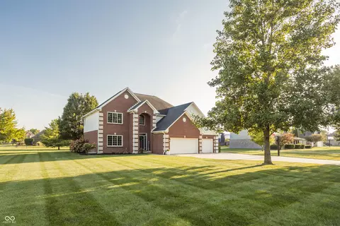 4665 Devonshire Dr, Pittsboro, IN 46167
